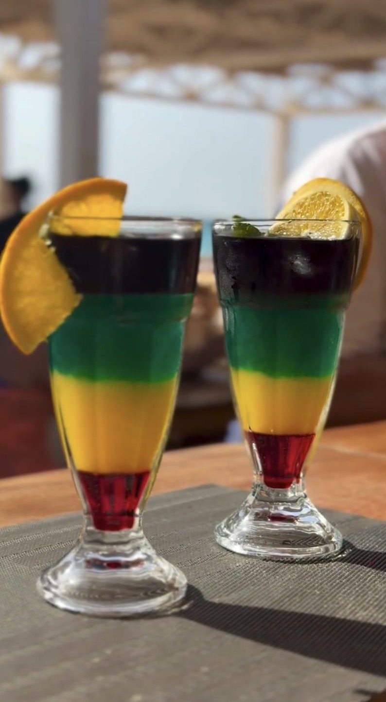 Cocktails étagés multicolores