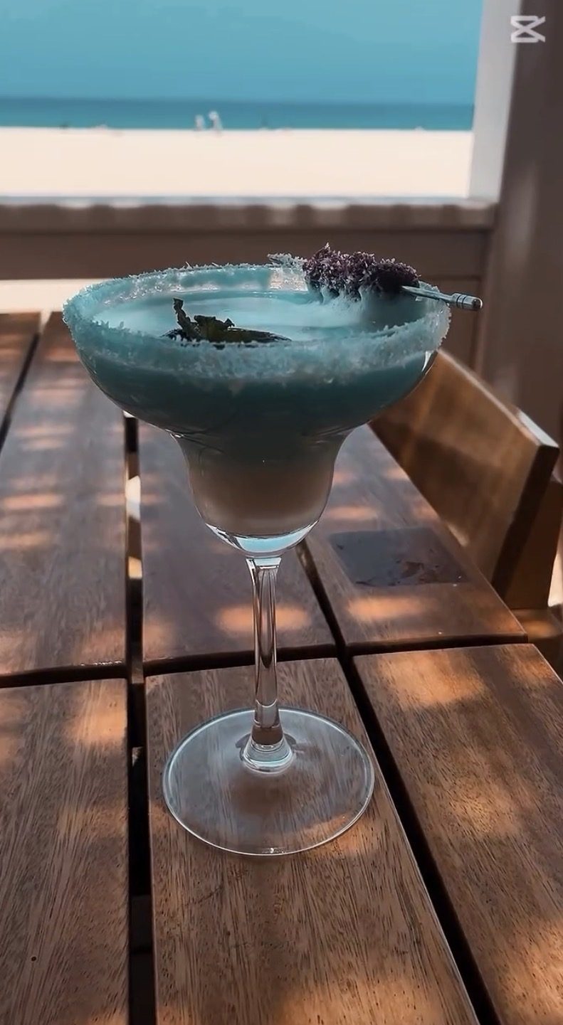 Cocktail bleu, fleur de lavande