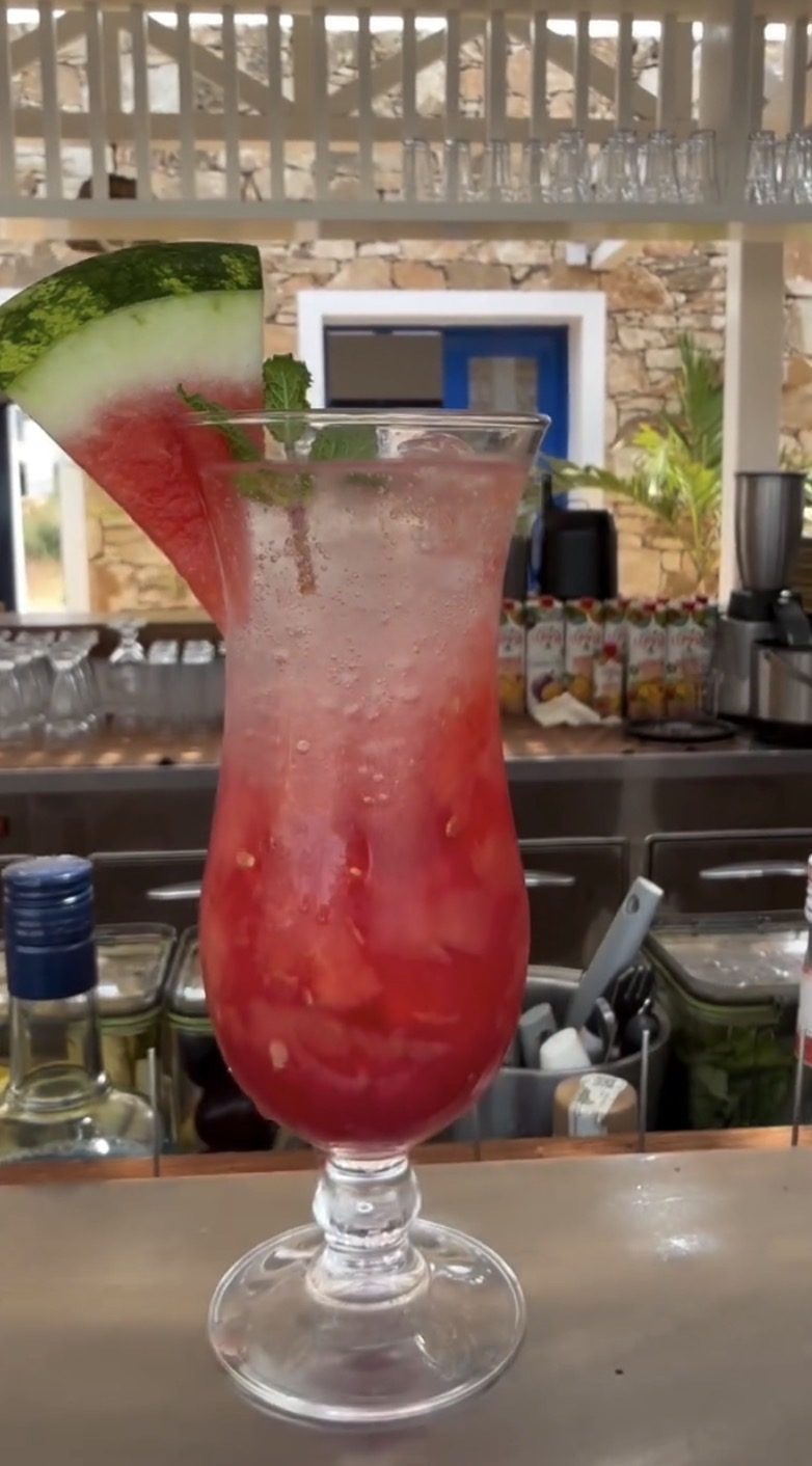 Cocktail rouge pastèque et menthe